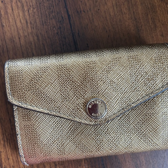 2 piece Michael Kors tote & MK business cardholder - Picture 15 of 16